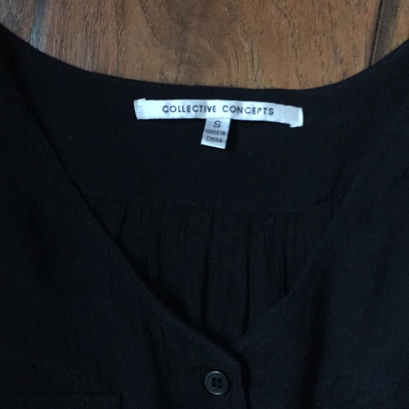 Collective concepts linen blouse w/ roll tab sleev - Picture 2 of 3